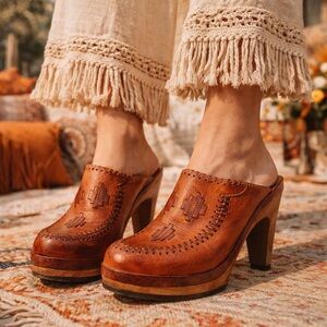 VTG 1970s Imperial Women’s Made In Brazil Woven Leather Wood Heels Clog Mules 6